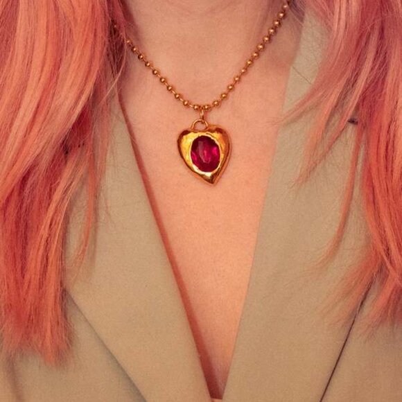 MONDO MONDO Jewelry - MONDO MONDO PACHA NECKLACE IN GOLD / FUCHSIA